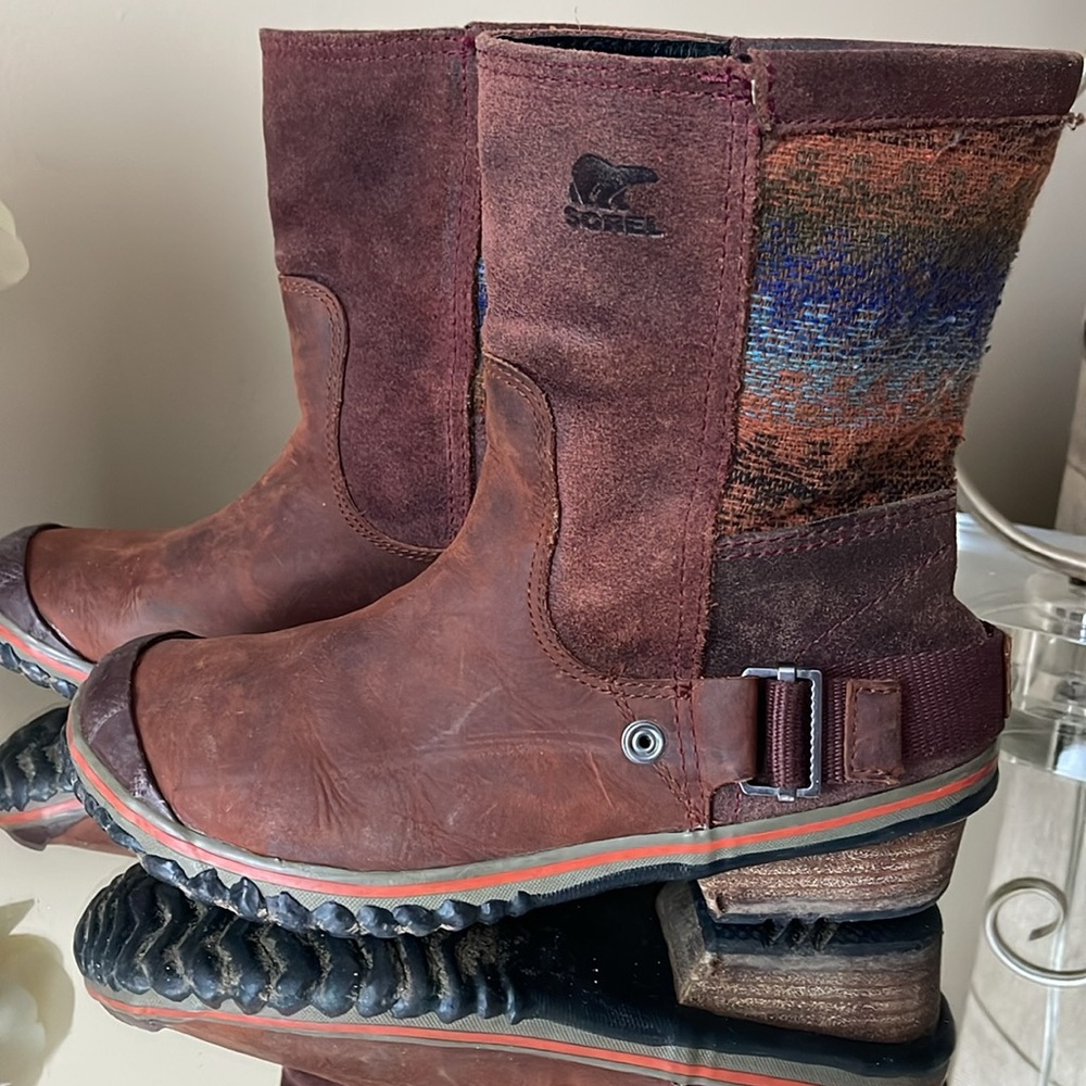 SOREL Brown Slimshortie Boots - Picture 12 of 12